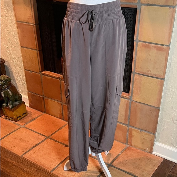 SPANX Pants - Spanx On The Move Cargo Jogger Pants, size M